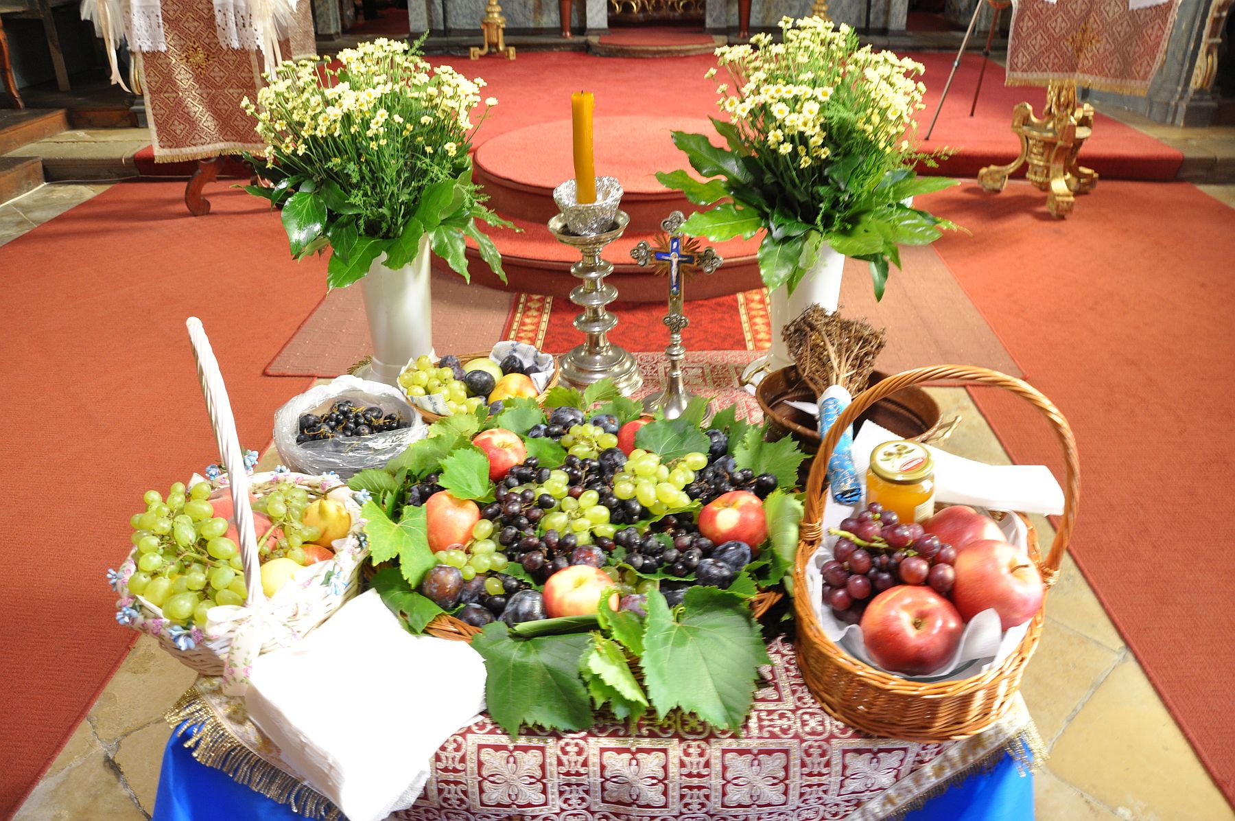 Szőlő és gyümölcsszentelés a Rác utcai szerb templomban